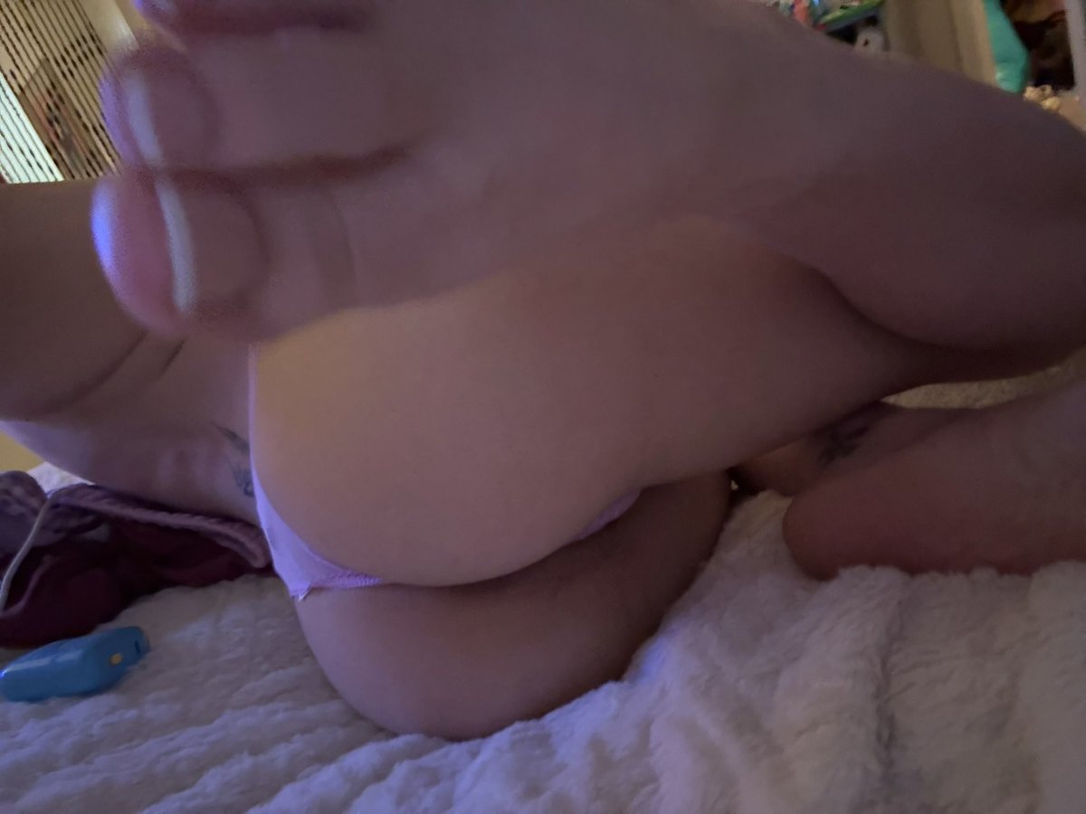 Rayneonxo_'s tweet photo. hii😇 need my toes sucked asap https://t.co/LiMxWLW9Ph