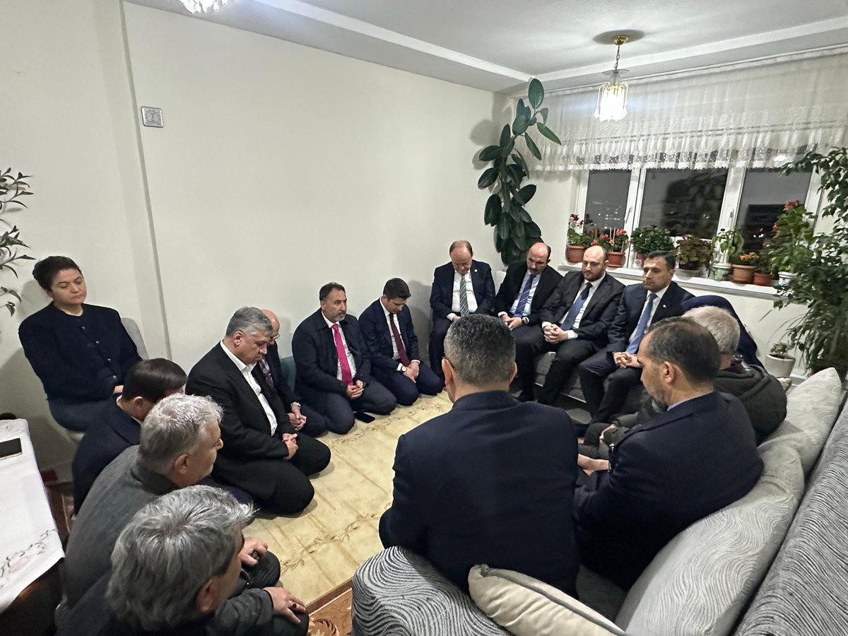 u_ibrahim_altay's tweet photo. Ebediyete uğurladığımız öğretmenimiz Fatma Nur Çelik’in ailesine; Genel Başkan Yardımcımız ve Teşkilat Başkanımız Ahmet Büyükgümüş, İl Başkanımız ve milletvekillerimizle birlikte taziye ziyaretinde bulunduk.

Merhumeye Allah’tan rahmet; ailesine ve yakınlarına sabır diliyorum. https://t.co/rbLGJit1vy