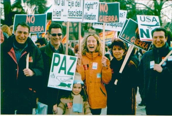 lmsanse's tweet photo. Pasan los años, no las ideas, los valores ni las luchas. ¡ NO a la guerra ! https://t.co/V1pQsulWew