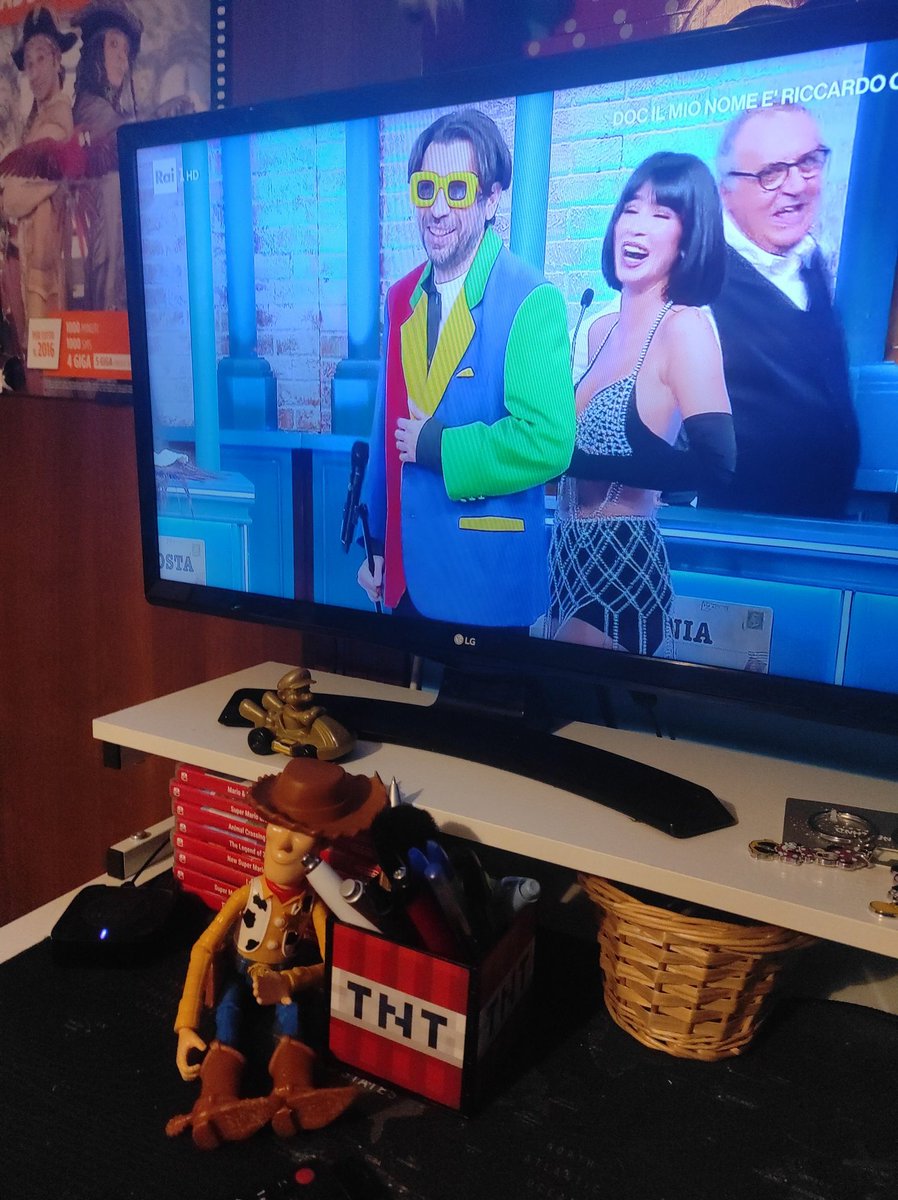PanariellinaIda's tweet photo. Dopo la follia della ragazza per bene insieme con @stedemartino_ si torna  a casa riapre il secondo manicomio dopo #AffariTuoi torna #STEP @StepRaiDue con il modesto #AutoreBravo @riccardocassini #HerbertBallerina @RaiDue @francpaolant #StaseraTuttoèPossibile 
@martina_miliddi https://t.co/AGZ8U0dQc8