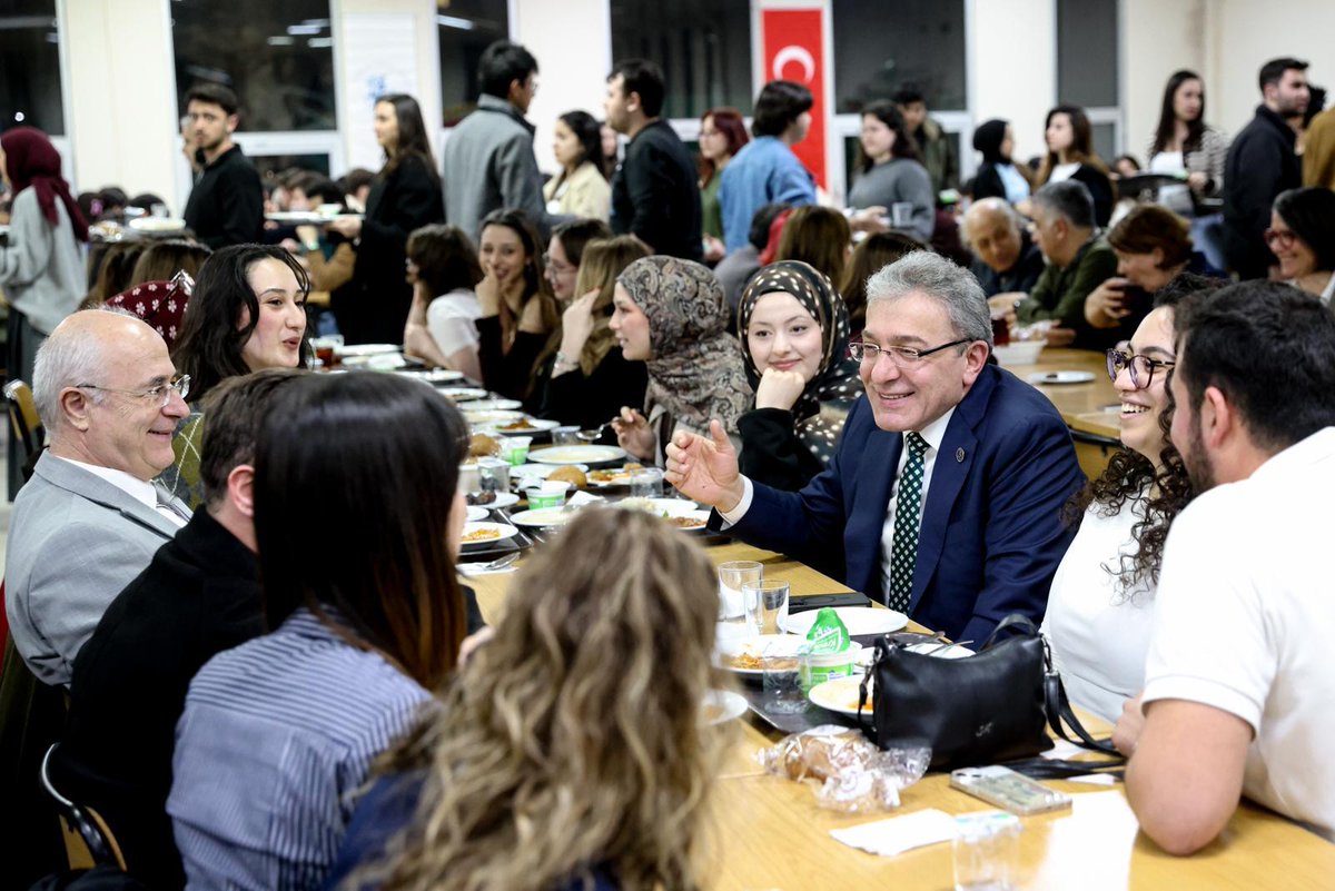 🌙 Rektörümüz, Dördüncü İftar Buluşmasında Buca Eğitim Fakültemizde Öğrencilerimizle Bir Araya Geldi

Rektörümüz Prof. Dr. Bayram Yılmaz, Ramazan ayı kapsamında öğrencilerimizle sürdürdüğü iftar programlarının dördüncüsünü Buca Eğitim Fakültemizde gerçekleştirdi.

🍽️ Fakültemizde