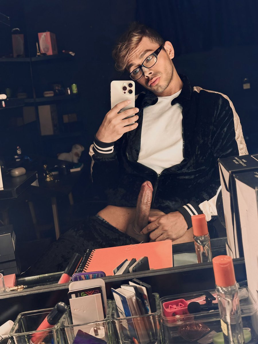 DannPlayXXX's tweet photo. Study? 📚📕📔🤓🔥 https://t.co/3lsytkT4My