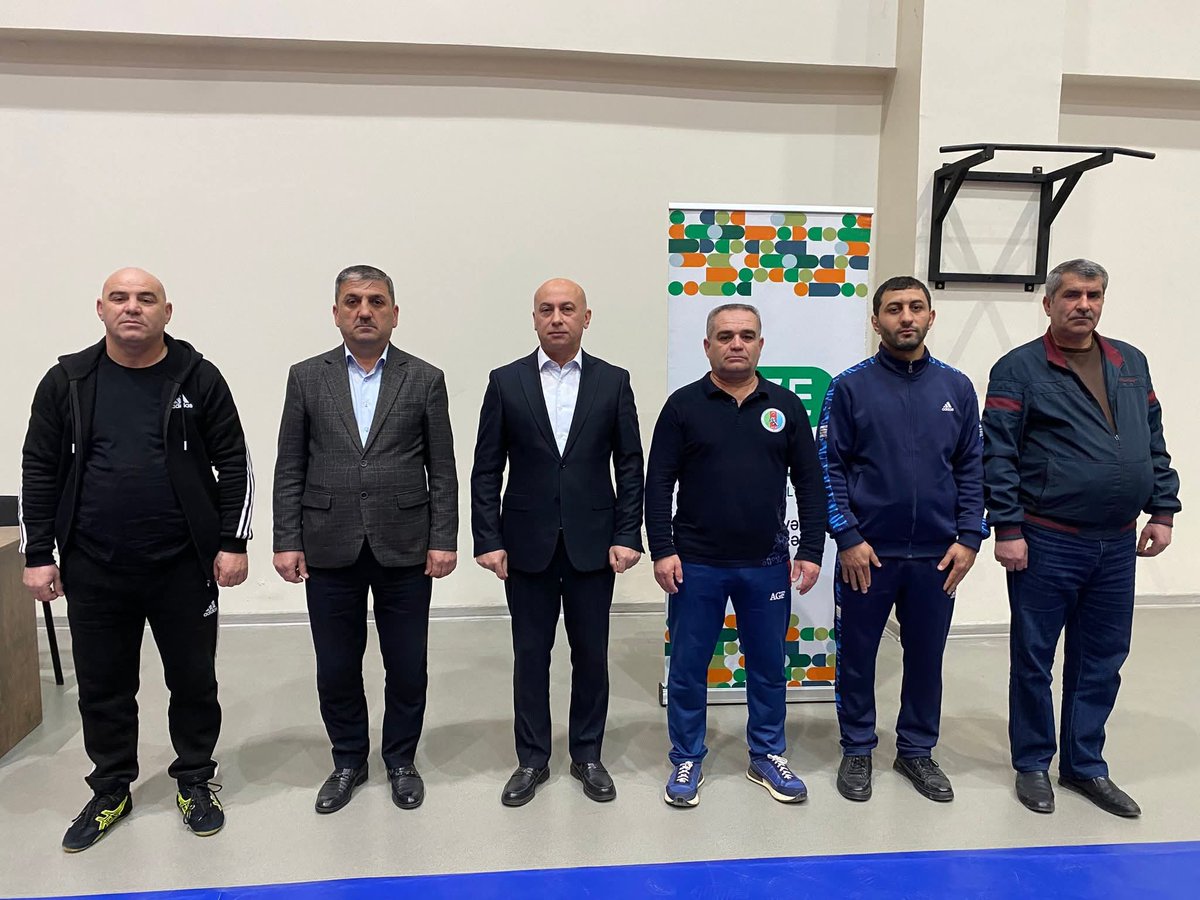 gii_neftcala's tweet photo. 🤼‍♂️ Neftçala rayonunda “İdman həftəsi” çərçivəsində sərbəst güləş üzrə rayon turniri keçirilib.
 Şirvan-Salyan Regional Gənclər və İdman İdarəsinin təşkilatçılığı ilə Neftçala Olimpiya İdman Kompleksində baş tutan yarışda 42 idmançı mübarizə aparıb.
#AZEidman #İdmanHəftəsi #5mart https://t.co/tfoSvReuTB