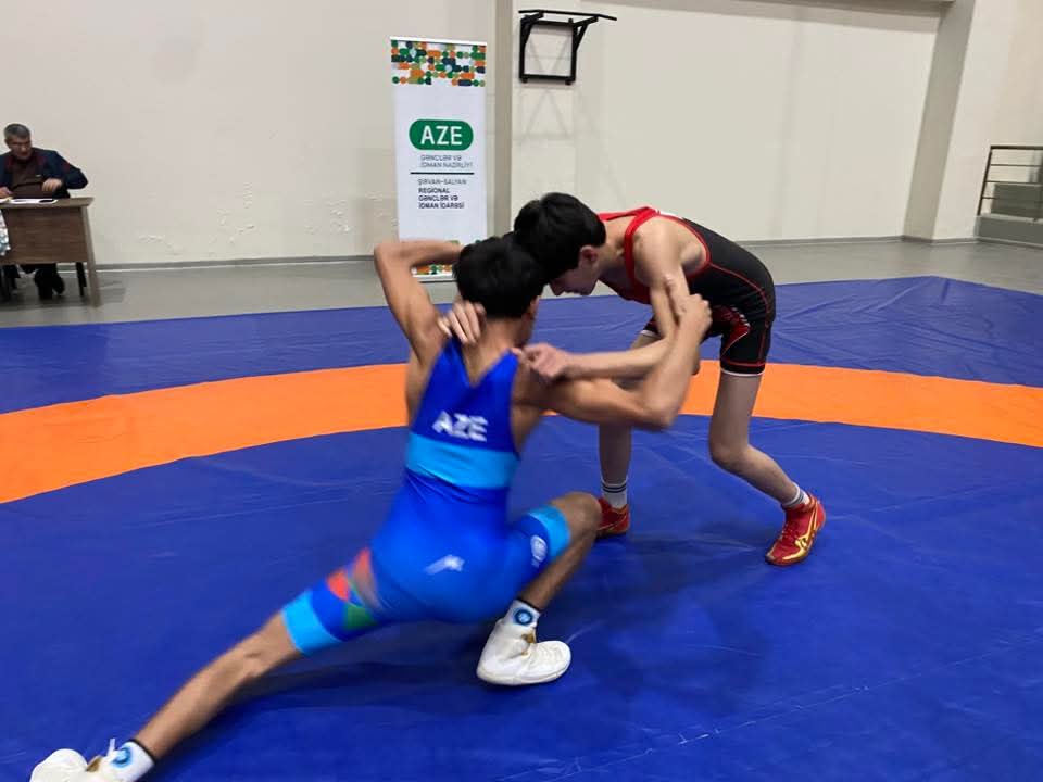 gii_neftcala's tweet photo. 🤼‍♂️ Neftçala rayonunda “İdman həftəsi” çərçivəsində sərbəst güləş üzrə rayon turniri keçirilib.
 Şirvan-Salyan Regional Gənclər və İdman İdarəsinin təşkilatçılığı ilə Neftçala Olimpiya İdman Kompleksində baş tutan yarışda 42 idmançı mübarizə aparıb.
#AZEidman #İdmanHəftəsi #5mart https://t.co/tfoSvReuTB