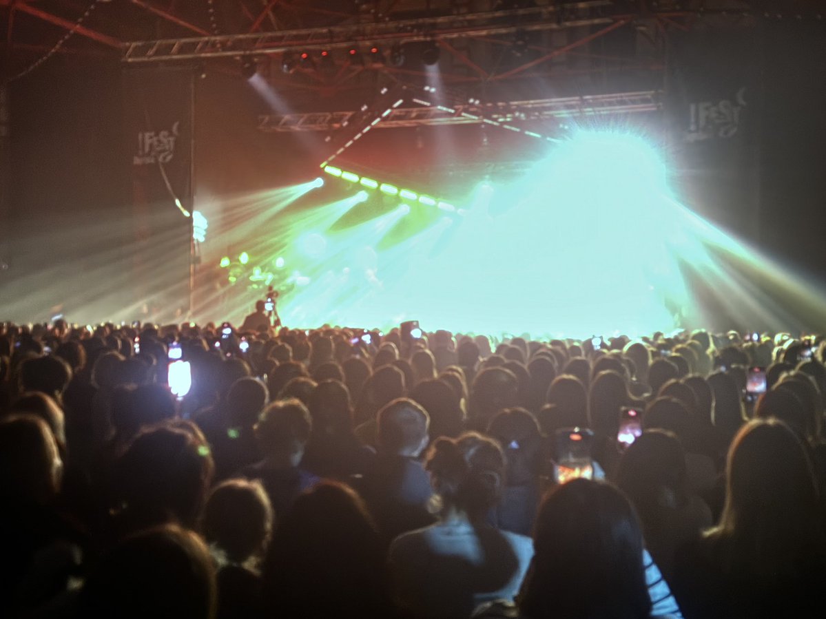 пілястра tweet media