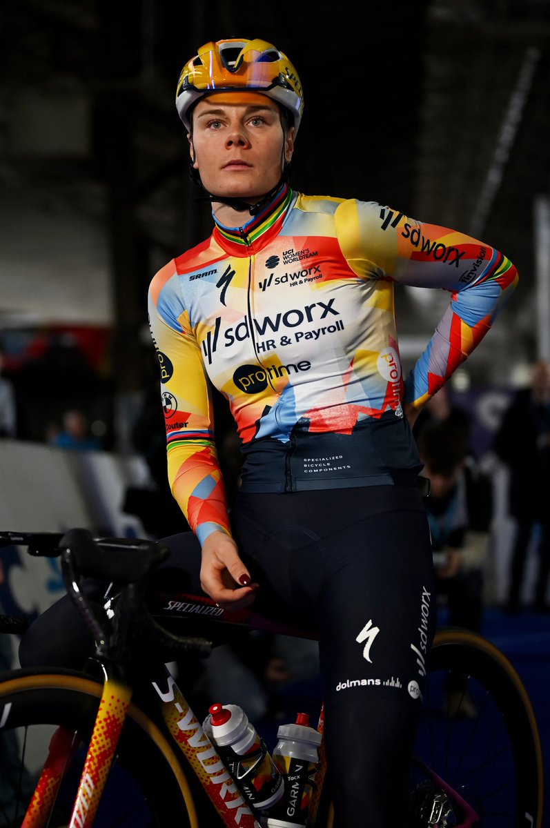 Arcalis1997's tweet photo. Lotte Kopecky 📸 by Luc Claessen

#OmloopHetNieuwsblad #OHN26 https://t.co/TrGReh7S9F