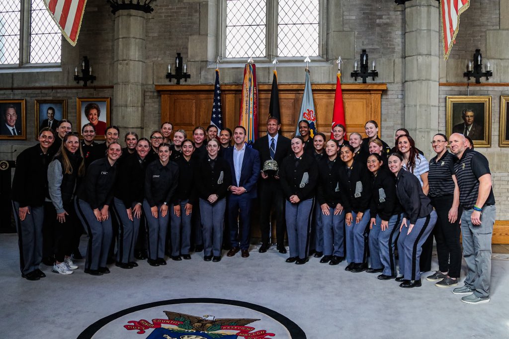 ArmyWP_Softball's tweet photo. We were honored to have baseball legend Alex Rodriguez as well as Minnesota Timberwolves CEO Matthew Caldwell join us on post for a Q&amp;A with the team‼️

#GoArmy https://t.co/Q37cha2CuE