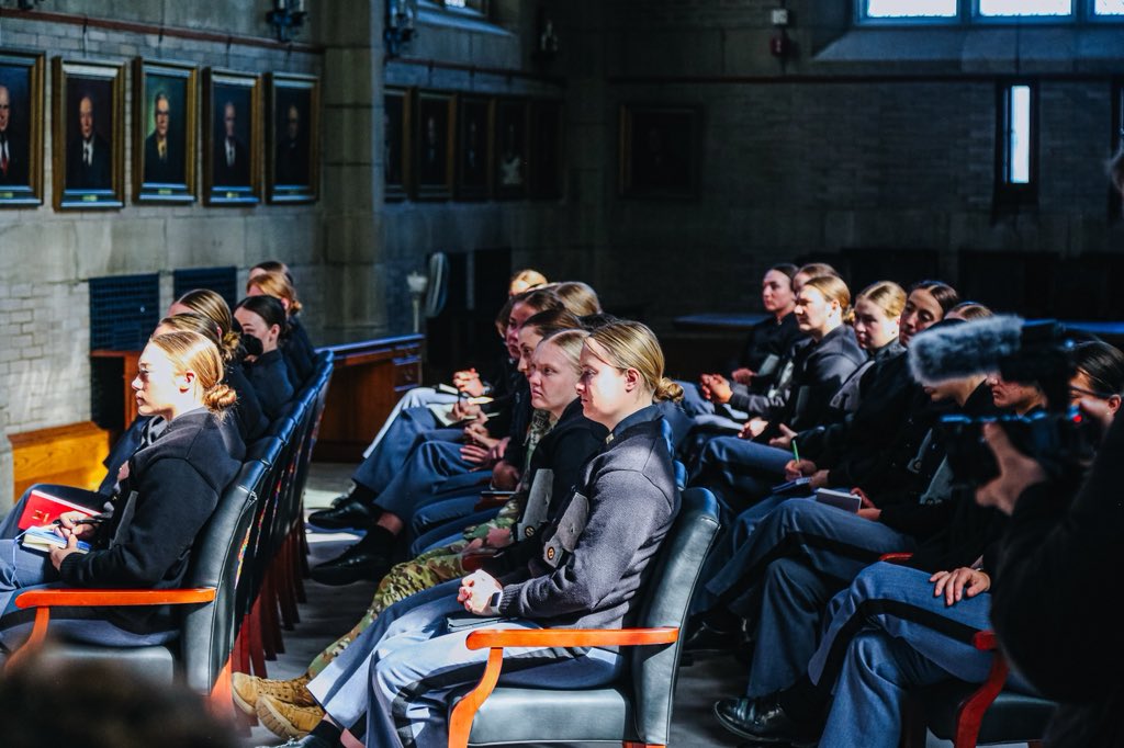 ArmyWP_Softball's tweet photo. We were honored to have baseball legend Alex Rodriguez as well as Minnesota Timberwolves CEO Matthew Caldwell join us on post for a Q&amp;A with the team‼️

#GoArmy https://t.co/Q37cha2CuE