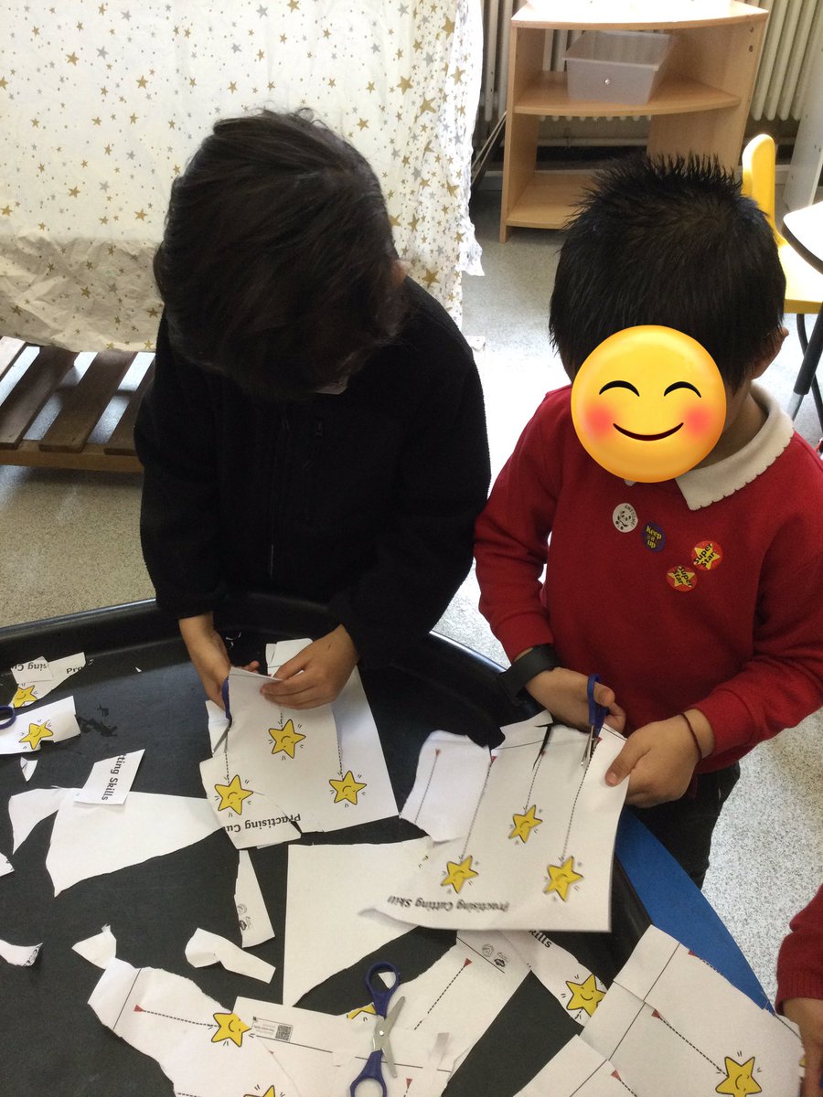 LeighPrimary's tweet image. Nursery/Reception children have been fantastic at practising their fine motor skills through these cutting activities. Wow! #PD #finemotor #concentration #lifelonglearners