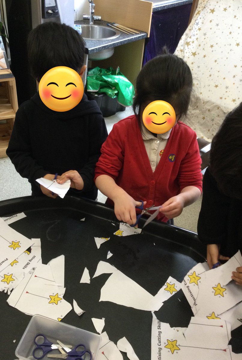 LeighPrimary's tweet image. Nursery/Reception children have been fantastic at practising their fine motor skills through these cutting activities. Wow! #PD #finemotor #concentration #lifelonglearners