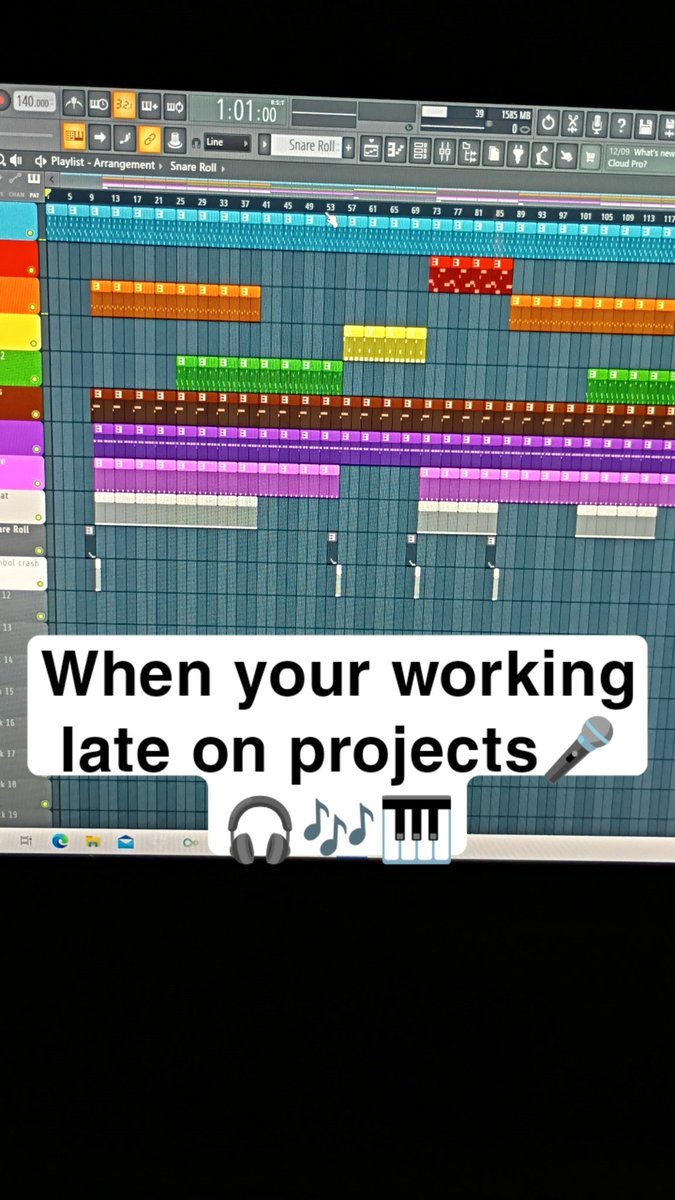 dantevestal's tweet photo. Late night working on music🎤🎧🎶🎹
#LateNight #working #music #DanteVestal #DV https://t.co/Zz8YAibnGj