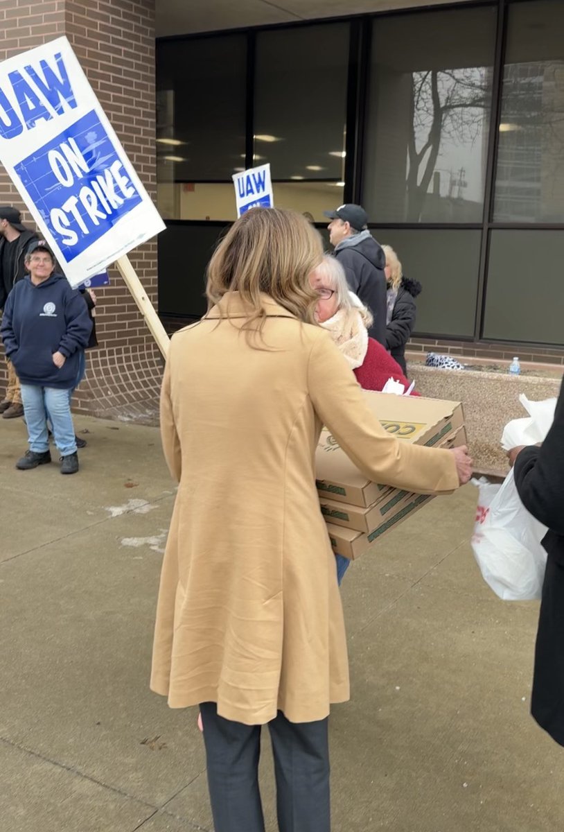 Students for Amy Acton tweet media