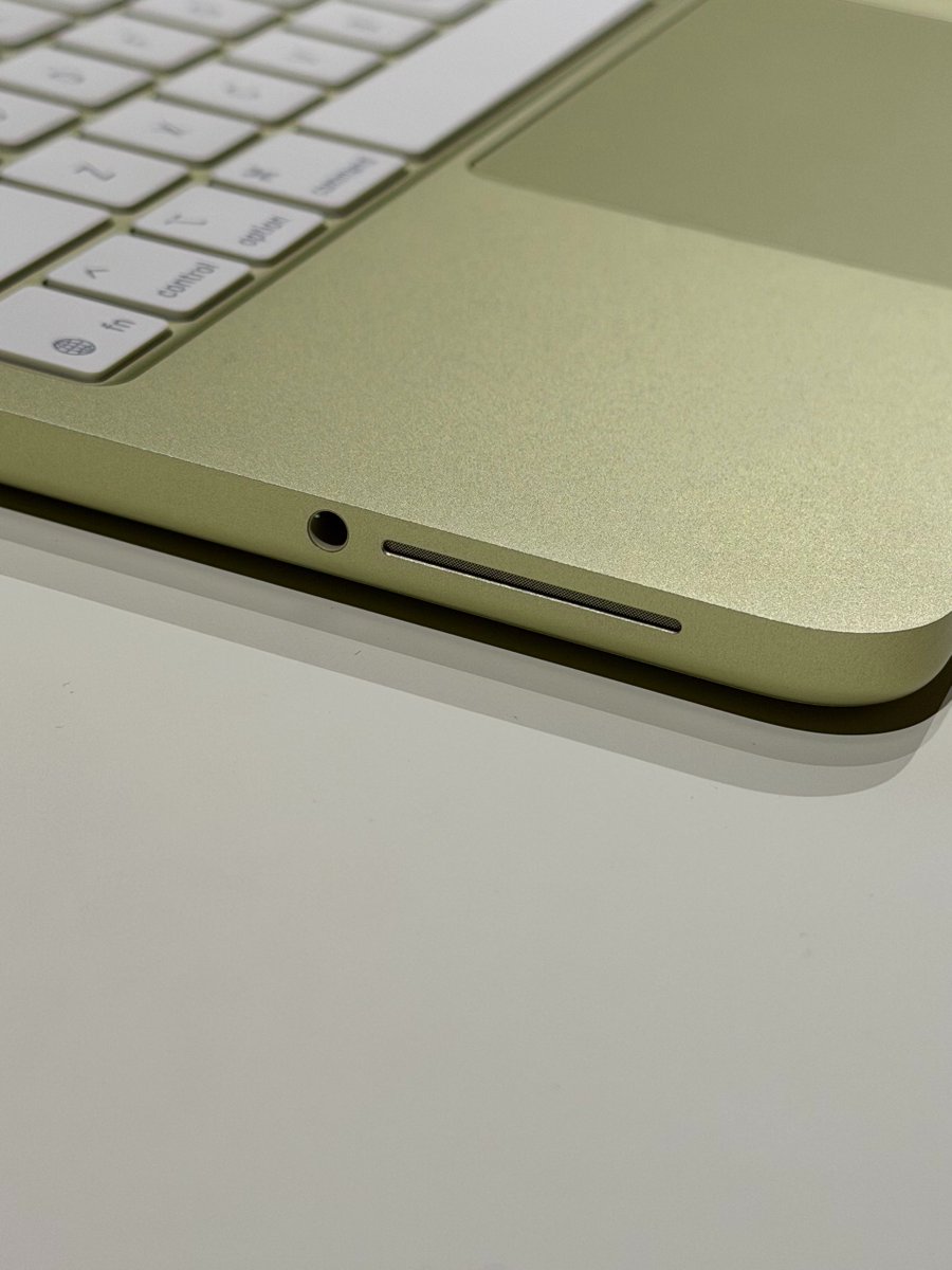 Joanna Stern tweet media