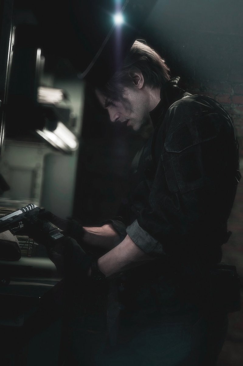 belmontscrse's tweet photo. the bigger the leon kennedy, the better https://t.co/I1qVeg2hsu