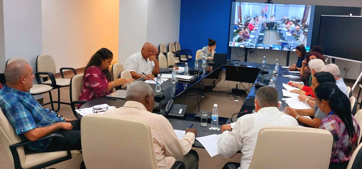 En Desarrollo | Con la participación de Esteban Lazo, presidente de <a href="/AsambleaCuba/">Asamblea Nacional Cuba</a>🇨🇺, y del ministro de Agricultura <a href="/YdaelB/">Ydael Pérez Brito</a>; diputados cubanos analizan y debaten,mediante videoconferencia, proyecto de ley de Propiedad, Posesión y Uso de la Tierra,como parte del proceso legislativo