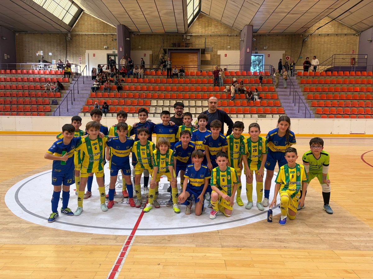 JaenFSbase's tweet photo. 💛 El pasado fin de semana, el @BocaFsPriego visitó La Salobreja para realizar un partido de entrenamiento junto al Alevín A @ORTOPEDIA_LOPEZ @JaenFS

💪 Buenísimas sensaciones de ambos equipos en el 40x20

#SomosJaén💛 #FuturoAmarillo https://t.co/EOJYH3Hho0