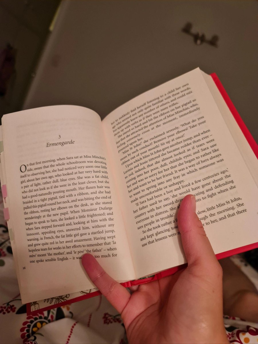 Daisy90918's tweet photo. A woman, a book, and her own world 📖🌸 https://t.co/uAYMexCwYn