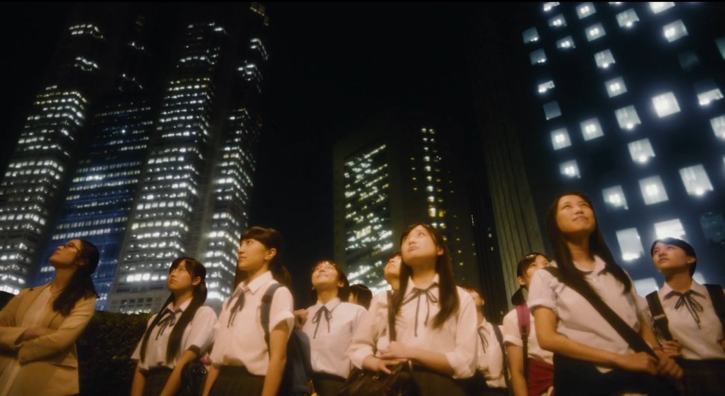 演じることを全身全力で楽しんでいる少女たちを観ているとずっと泣きそうでした。どこまでも行けないのはわかっているけど、どこにでも行ける切符を持っている若者たちが眩しくて素敵です。いま思うと高校生活は3年しかなかったってマジですか。#幕が上がる