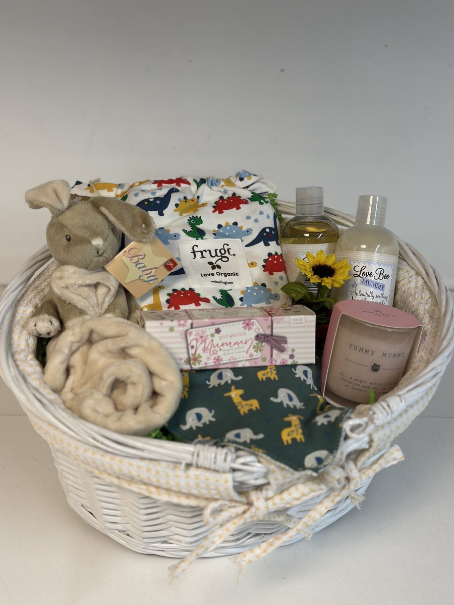 Today's Gift Basket Of The Day was the "Mum and Baby Gift Basket Essentials" 👶🩵

ow.ly/4VA250Yp1Mk

Follow &amp; RT to enter #prize draw to #win a Gift Basket. 

More info via our blog. 

#dailydispatch #gifts #competition #giftbasketsrule #babygifts #babygiftbaskets