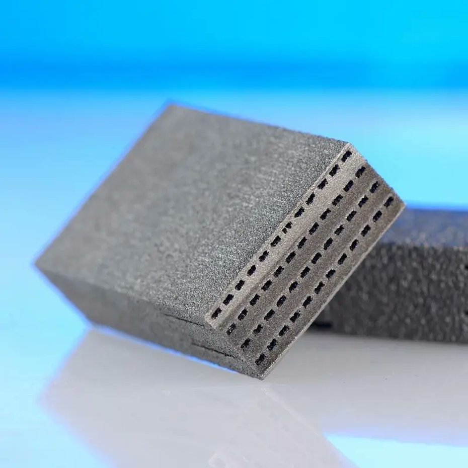 fuelcellsworks's tweet image. Germany boosts #hydrogen innovation: €1.5M for the InnoWaerm project at Fraunhofer ILT to develop 3D-printed titanium aluminide reactors that generate hydrogen directly on board aircraft and heavy-duty vehicles.

#HydrogenNow #EnergyInnovation #Aviation 

fcw.sh/Eb8x5S