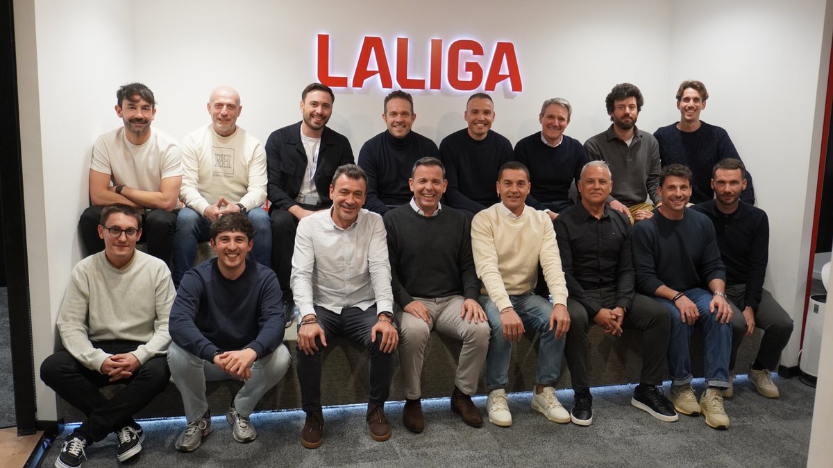LaLigaCorp's tweet photo. 📊 LALIGA celebra una nueva edición del proyecto de formación de Football Intelligence con entrenadores profesionales, iniciativa en colaboración con @EntrenadorRFEF.

El grupo de técnicos ha trabajado con Sportian Performance, la plataforma que usan los 42 clubes.

💻Tecnología, datos y formación al servicio del fútbol profesional.
