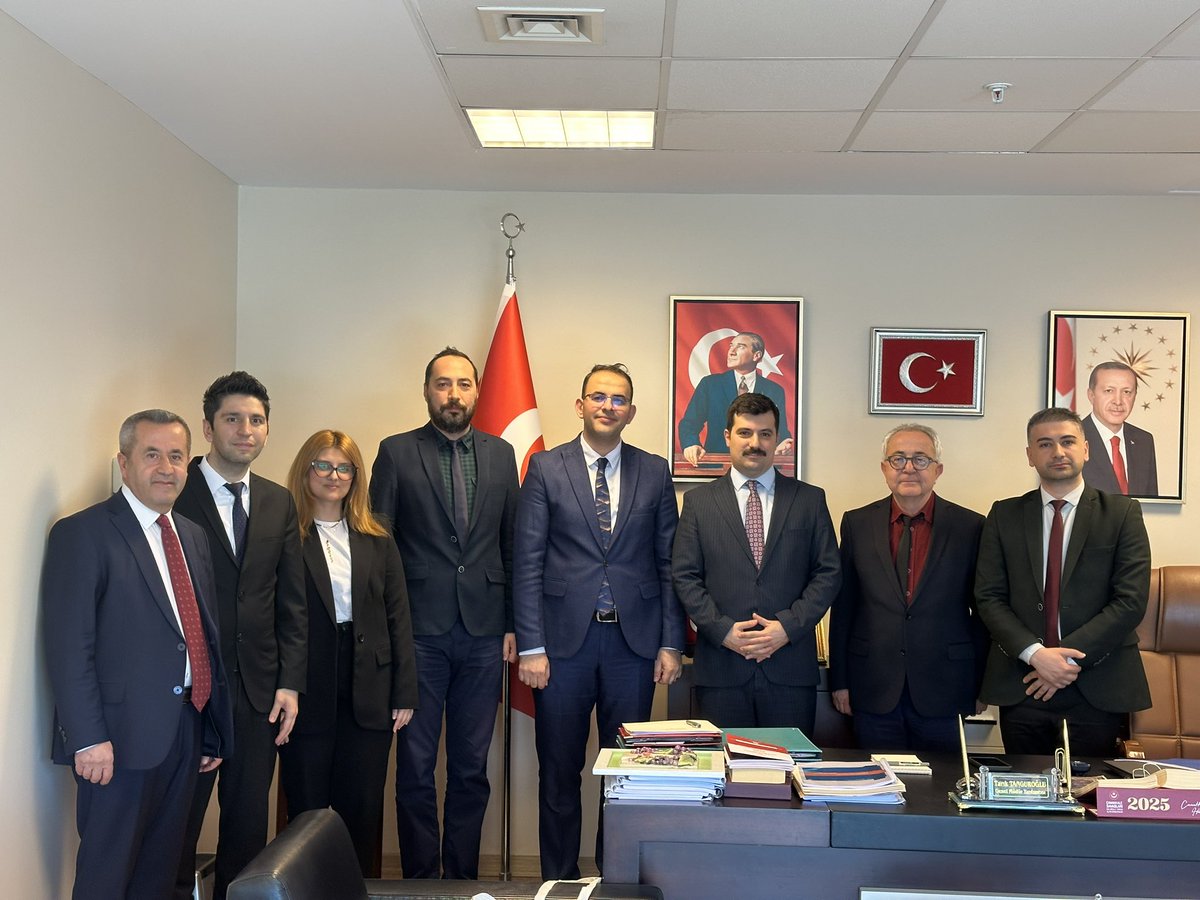 ashb_ashud's tweet photo. Uzman Yardımcılarımızın yetiştirilmesine yönelik Kariyer Rehberliği ve Mesleki Gelişim Yönerge taslağı hakkında Personel Genel Müdür Yardımcımız Sayın Tarık TANGUROĞLU ile istişarelerde bulunduk. https://t.co/wsBkRmA6k5