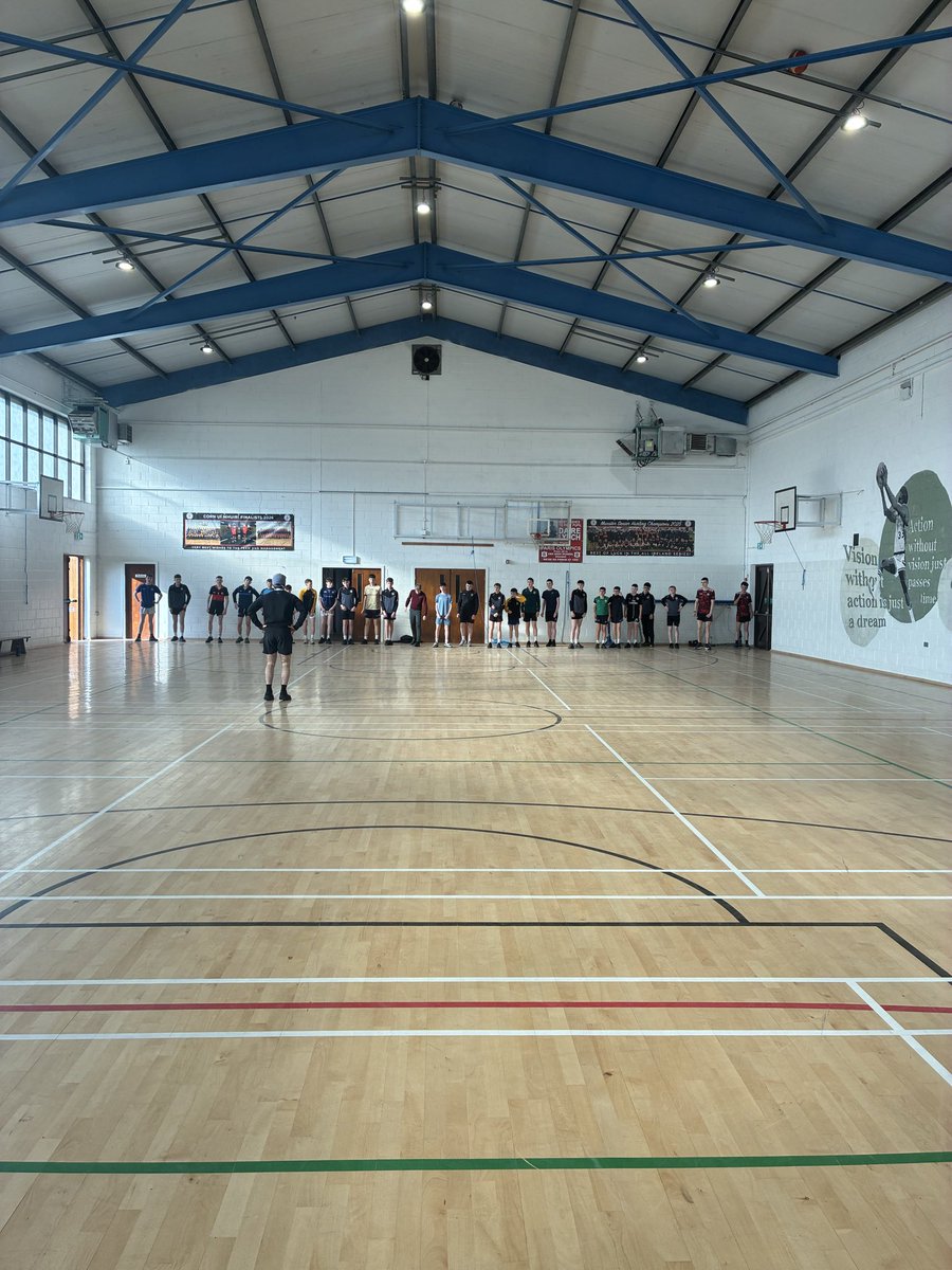 hsclonmelcbs's tweet photo. Great numbers at junior GAA S&amp;C today in the school gym with Ross Peters from PeroRecovery 👏 https://t.co/NpxHks25HO