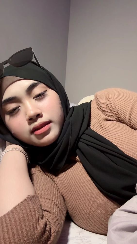 kaivahn's tweet image. jom vc annie

#awekbogel #malaysiagirl 
#awekmelayu #awektudung #msumalaysia