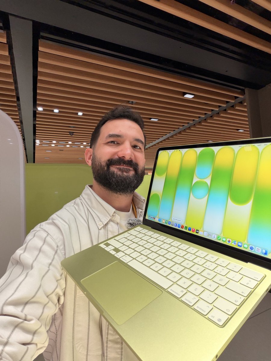 ekinkollama's tweet image. Bu elimdeki 37.999TL’lik fiyata sahip yeni MacBook Neo:

- Kasası dönüştürülmüş alüminyumdan yapılmış. (hissiyatı vs iyi sağlam) 
-13 inçlik Liquid Retina ekran
-A18 Pro çip
-16 saat pil ömrü
-Touch ID’li klavye (512GB’lık versiyonda var. Baz modelde yok*)

Bakalım ülkemizdeki