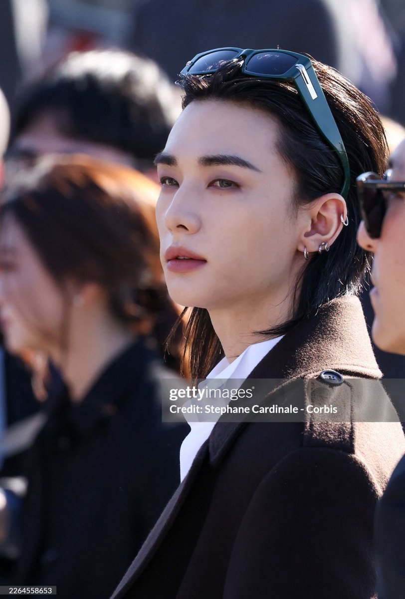 nin1sta's tweet photo. ⚠️ STAYS

Tenemos una fuerte competencia respecto a la FW, así que SI VEN ESTO nombren 3 canciones de los kids usando los hashtags para Hyunjin. 

Recuerden interactuar con el contenido oficial

DIOR PRINCE HYUNJIN AT PFW
#HYUNJIN_DiorAW26 @Dior https://t.co/k87caM3gEK