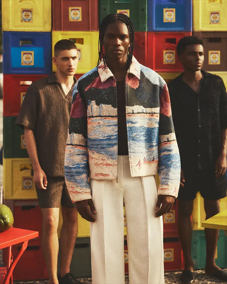 mmscene's tweet photo. Cult Gaia Enters Menswear With the Spring Summer 2026 Collection - See more here: https://t.co/8WU7zlBpd8
#CultGaia enters menswear with the launch of its SS26 Men’s Collection, marking the brand’s first dedicated offering for men. The collection extends the sculptural language that defines the label into a new category while maintaining a focus on material, silhouette, and environment. Designed for warm climates and shifting light, the collection explores clothing that responds to both the body and surrounding conditions.
Photo Courtesy of Cult Gaia
