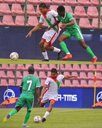 NTFootballHub's tweet photo. Lens breakout star Ismaëlo Ganiou makes a U-turn🔄 wants OUT of #BurkinaFaso 🇧🇫❌
Despite debuting for them in a 2–0 friendly win over Zimbabwe in June 2025, he is now eyeing #LesBleus 🇫🇷
"France has always been the goal," he says. Big blow for the Stallions? 🇧🇫
📸 @fasosports18 https://t.co/SzhAN3WoUu