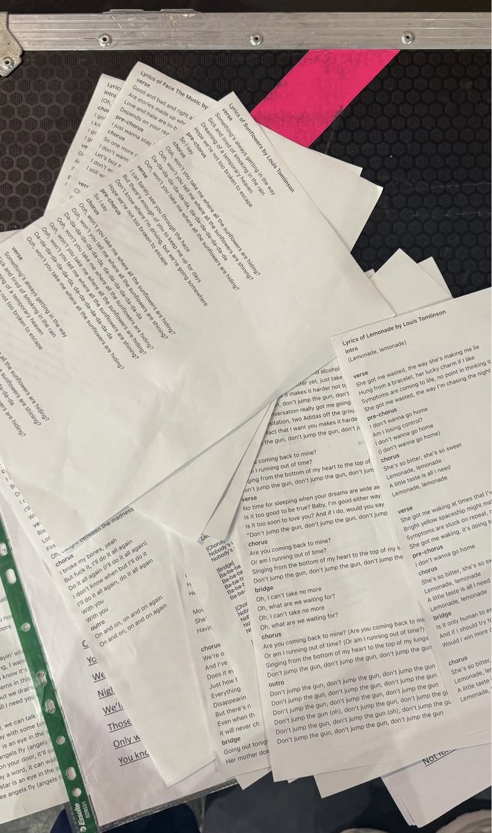 1Dnews_Control's tweet image. 💙Louis posted lyrics for ‘How Did I Get Here to his instagram story! ✍️ 📝 

#LouisTomlinson #HDIGH #lyrics 

📸louist91