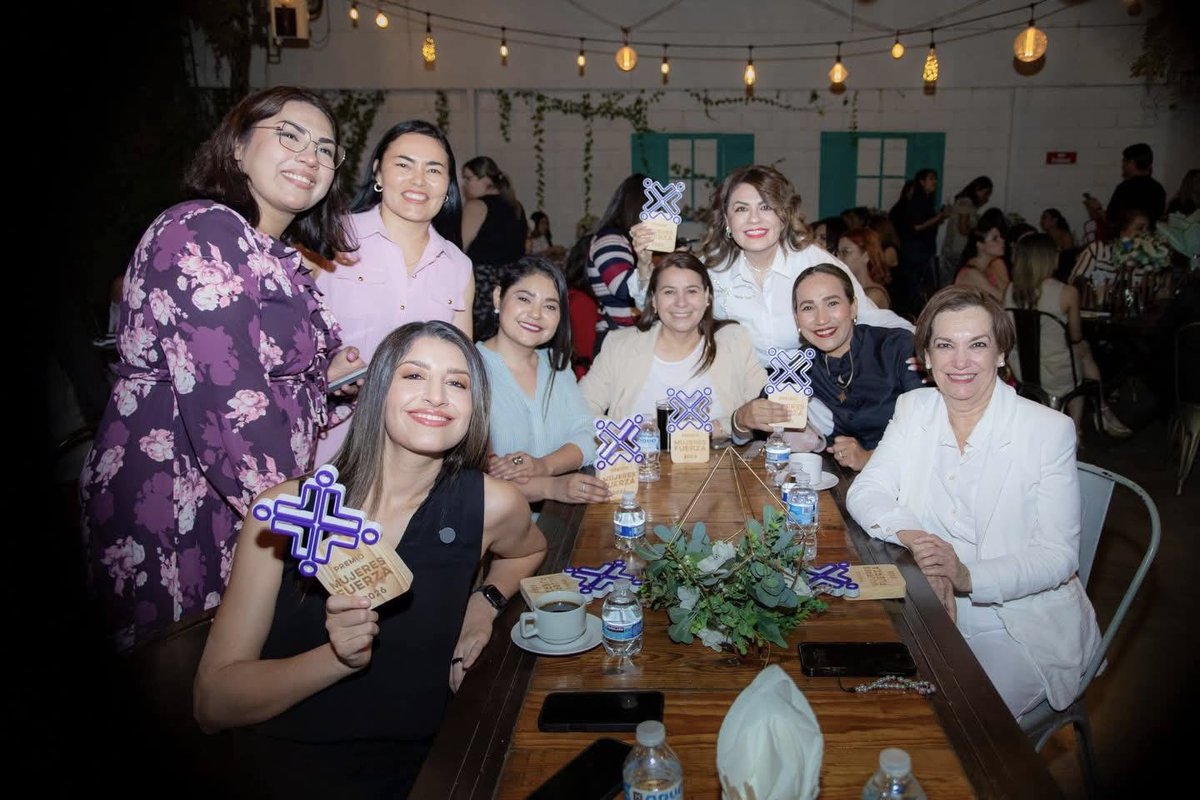 Cada paso que damos como mujeres es un paso para aquellas que vienen mañana.

Por eso es tan importante que cada vez más mujeres participen en la toma de decisiones, como lo ha impulsado nuestro gobernador <a href="/AlfonsoDurazo/">Alfonso Durazo</a> en estos cuatro años.

Sigamos trabajando juntas para que