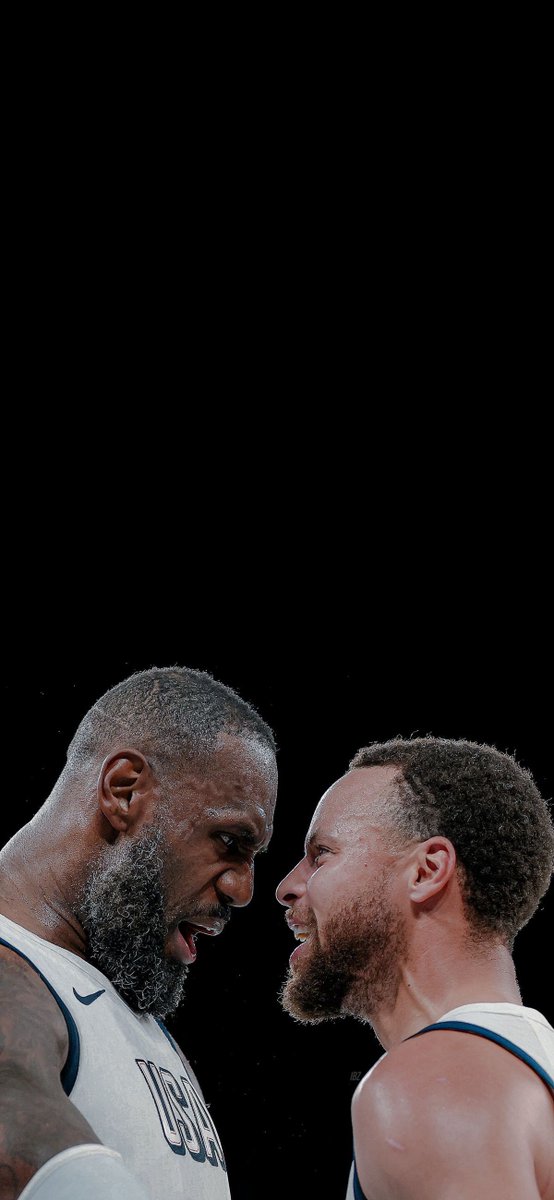 alexisgram2108's tweet image. Legends locked in. 🏀🔥 #LeBron #Curry #TeamUSA
