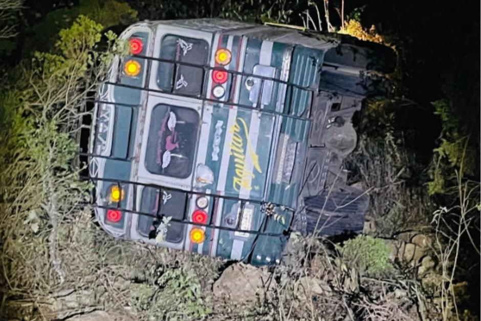 soy_502's tweet photo. 💥 Bus extraurbano cae en hondonada tras evitar colisionar contra un vehículo

En el bus se transportaban tres personas que sufrieron crisis nerviosa. 

https://t.co/C4HQtvKEC2 https://t.co/EKb9s9G5lm