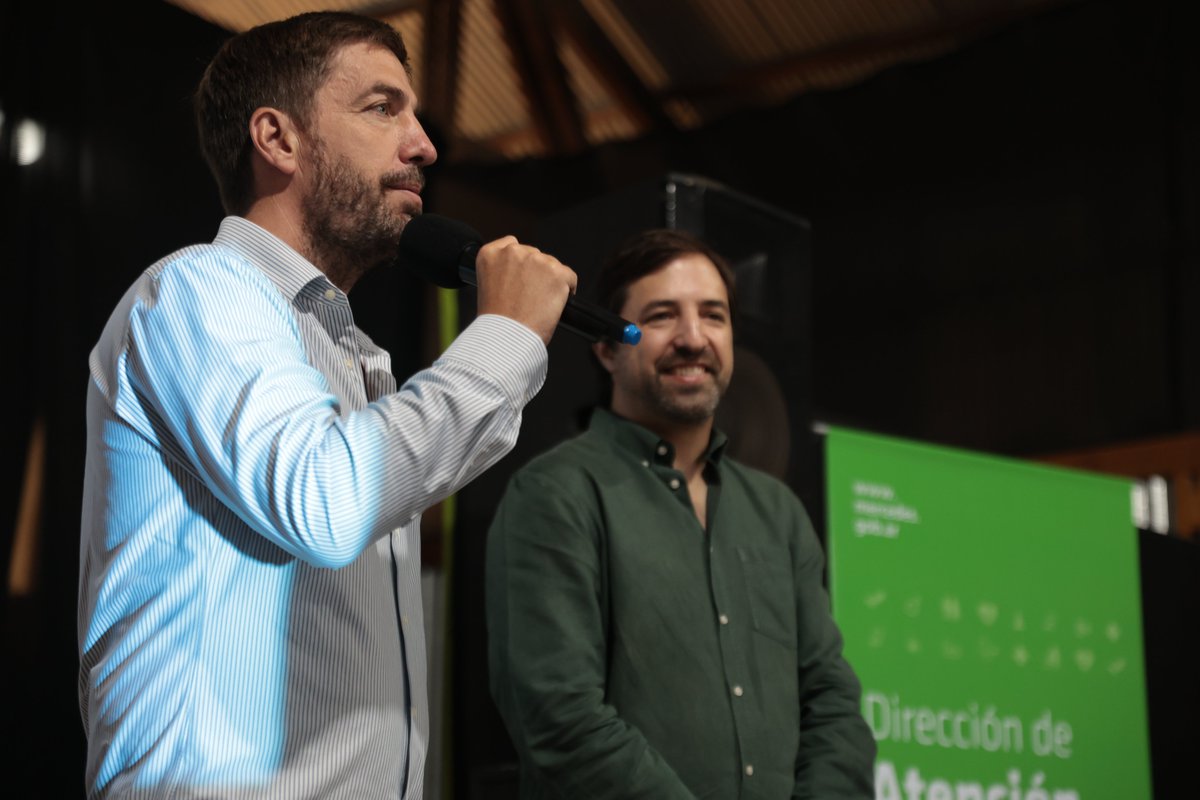 juaniustarroz's tweet photo. Fuimos sede del 2º Pre Congreso de Salud de la Región Sanitaria X

​Junto al ministro @nkreplak compartimos una jornada de trabajo con intendentes y referentes sanitarios de toda la región.

El objetivo fue dialogar sobre la actualidad del sector y proyectar acciones conjuntas para seguir cuidando a nuestros vecinos a través del sistema público de salud.

​Queremos agradecer el compromiso y profesionalismo de cada uno de los presentes, quienes trabajan día a día para fortalecer la atención sanitaria.

​Seguimos apostando a la prevención y al trabajo en red para mejorar la salud de las y los mercedinos. 🩺 🇦🇷

Gracias intendentes Jorge Gaute, Sergio Barenghi , Jorge Britos, Juan José Salomòn, @JuanluisMancini , @MaxiSciaini , al Ex Ministro de Salud @DrDanielGollan y a la Directora de la Región Sanitaria X @carolinadinap por ser parte de esta importante jornada.