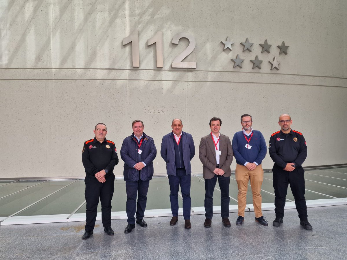 112cmadrid's tweet photo. 🚨 Hoy hemos recibido en #ASEM112 la visita de directivos de la empresa de transportes Grupo Avanza.
Han podido conocer el funcionamiento del sistema regional de #proteccióncivil y del #ERIVE. https://t.co/klLtTobZiK