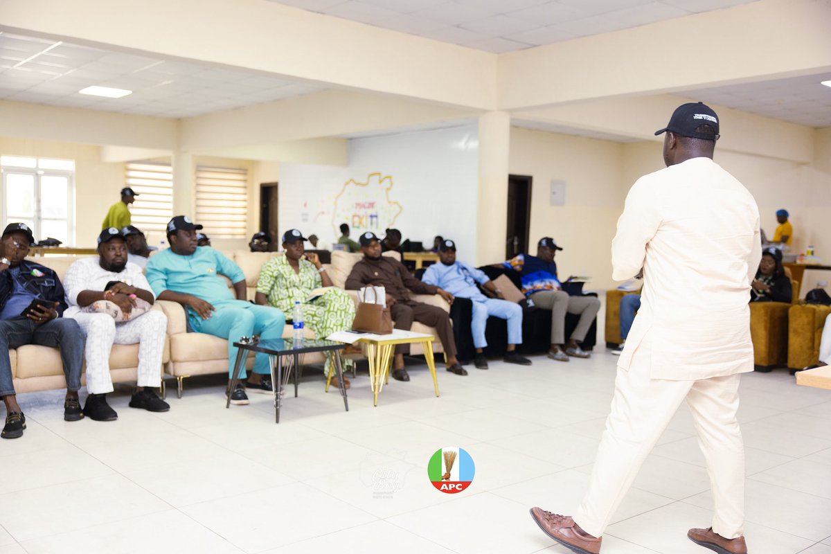 cbmekiti's tweet photo. During the inaugural meeting of the SEC, the Director charged members of the Committee to provide strategic leadership, promote unity within the Movement, and ensure effective coordination of activities across the state in line with its objectives. https://t.co/rNajj1smPe