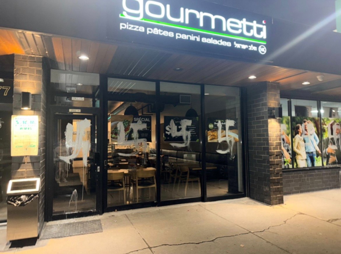 Déclaration conjointe du CIJA et de la <a href="/FederationCJA/">Federation CJA</a> :

À nouveau, des vandales antisémites se sont attaqués aux valeurs communes du Québec et à notre communauté, cette fois-ci en visant un restaurant casher et un commerce voisin, en taggant leurs vitrines de croix gammées. Il