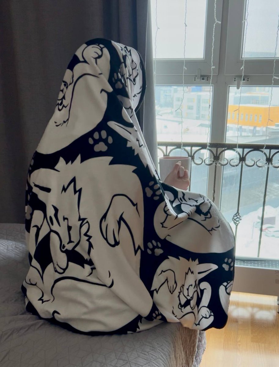 Cozy kitties ~
This coverlet is available for purchase!