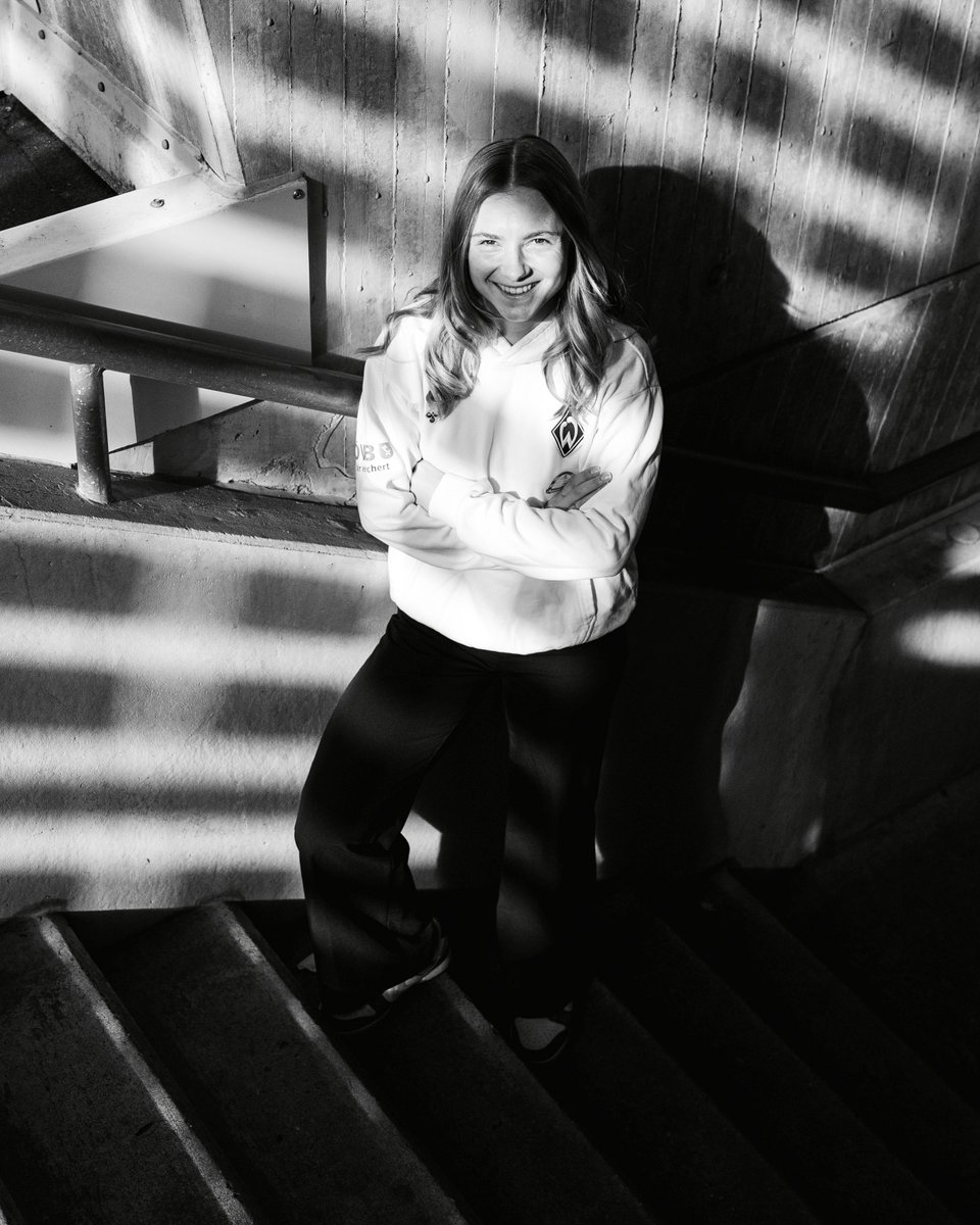 WerderUpdates's tweet image. Lebenslang grün-WEIẞ 💚🤍

Michelle #Weiß hat ihren Vertrag bei den #WERDERFRAUEN verlängert und wird somit auch über den Sommer hinaus bleiben. 😍✍️

Wir freuen uns, dass du weiterhin an Bord bist, Mischu! 🥰

Zur Meldung 👉 svw.de/vlweiss0403

Zum Interview 👉