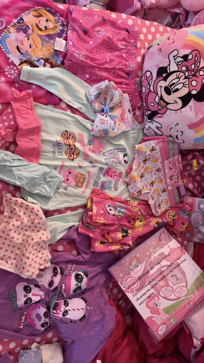 girleatscupcake's tweet photo. some of my clothes :3
#cutecore #tweencore #ageretwt
🧁 https://t.co/wfHv4EhM5S