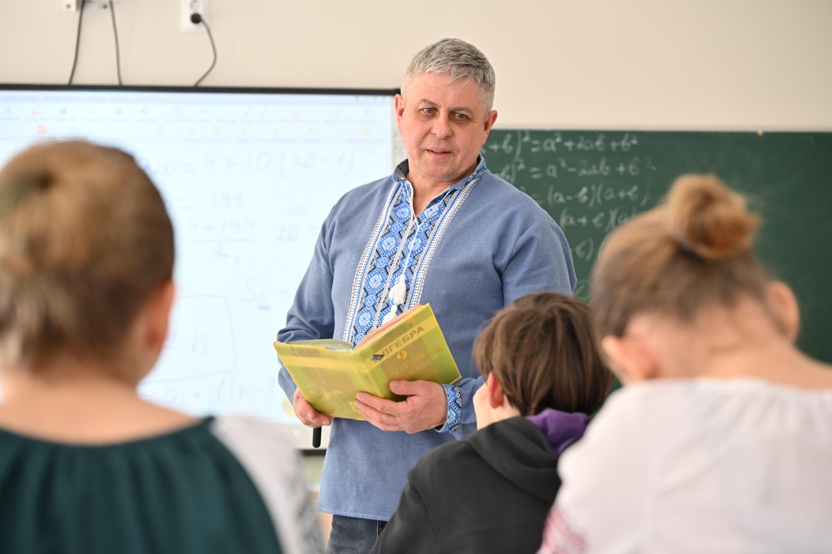 UNDPUkraine's tweet photo. 73 students have returned to the renovated Kyiv Oblast Gymnasium, now offering a safe, inclusive and energy-efficient learning environment. Extensive repair work in the war-damaged school was supported by 🇪🇸@AECID_es, 🇺🇦@MinForUADev and 🇺🇳@UNDP. 🔗 https://t.co/YUojYenovk https://t.co/uEd6IHIxXA