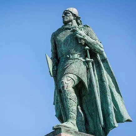 If Finn Allen was Icelandic, we would tear down our statue of Leifur Eiríksson in the heart of Reykjavík and add one of him. 

33 balls, 100 runs, SR of 303, and SA absolutely bulldozed!

Sensational!