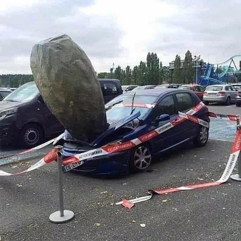 Am Tatort zuletzt gesehen
dicker Mann mit Zöpfen
und blau-weiß 
gestreifter Hose?