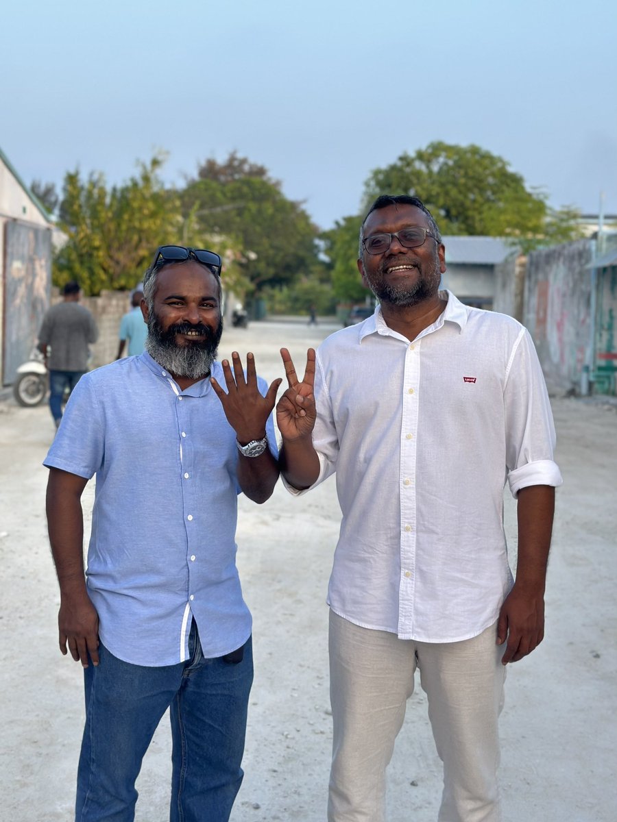 charly_thuthu's tweet photo. ލ. ގަން ކައުންސިލް އާއި  އ.ތ.މ ކޮމިޓީއަށް ވާދަކުރައްވާ އެމްޑީޕީގެ ކެންޑިޑޭޓުންނަށް ވޯޓު ދެއްވާ ⚖️☑️

#HeyvallaThayyaru #VoteMDP https://t.co/KDMWyaPjvu