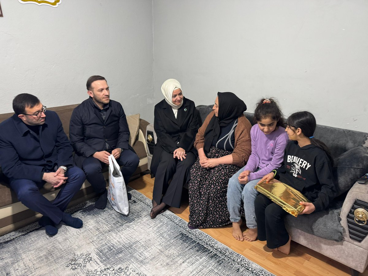 📍Beyoğlu

AK Parti demek millet demek, milletle iç içe olmak demek.

Aynur hanım ve sevgili evlatlarını ziyaret ettik, hatırlarını sorduk.

Gönül bağımız daim olsun inşallah.

#MilletimizleİnancımızBir 
#BirOlmakRuhumuzdaVar