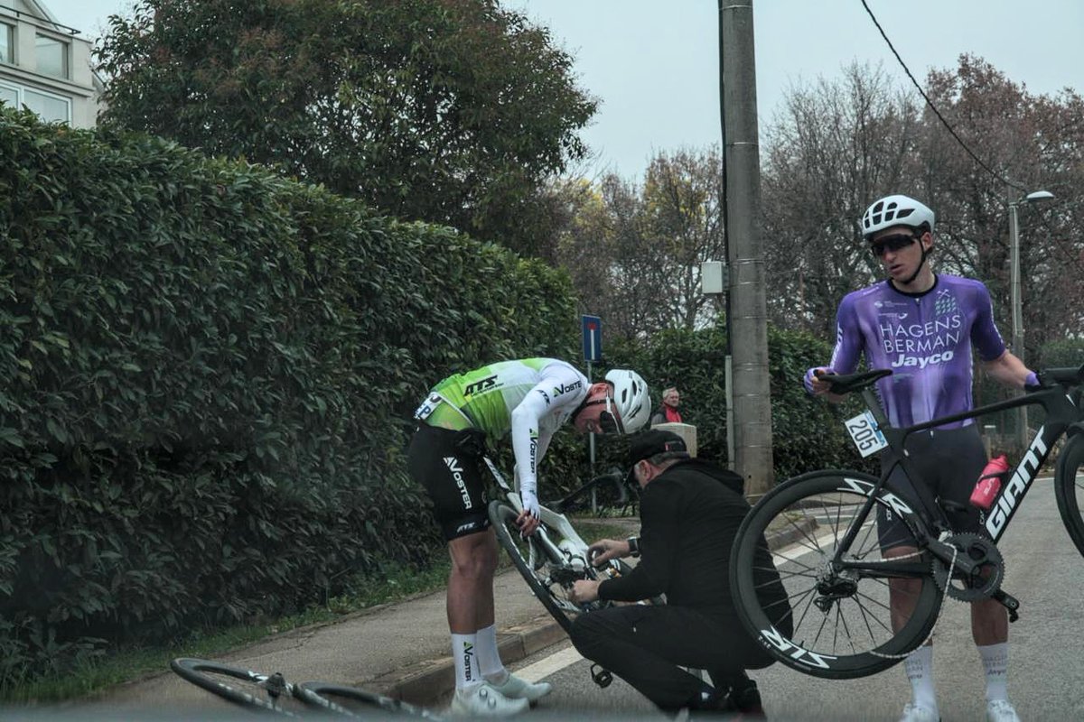 Voster Team tweet media