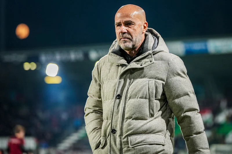 PSVPoland's tweet photo. Peter Bosz jest rozczarowany po wczorajszej porażce. Szczególne niezadowolenie wywołała u niego 2 połowa, podczas, której drużyna zagrała zdecydowanie za słabo.
Jednocześnie trener nie zrzucił winy na zawodników mówiąc, że każdy z nich chciał wygrać
#PSV #NECPSV #Knvbbeker https://t.co/FM5f8o2Oym